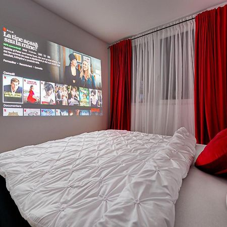 Ferienwohnung Ari Cinema Apartament With 2M Videoproiector Arad Exterior foto