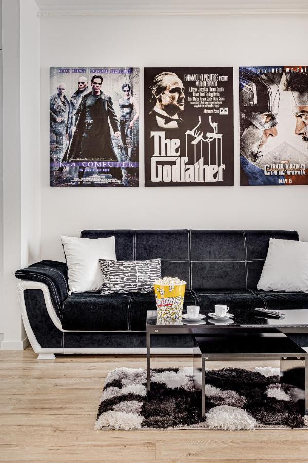 Ferienwohnung Ari Cinema Apartament With 2M Videoproiector Arad Exterior foto