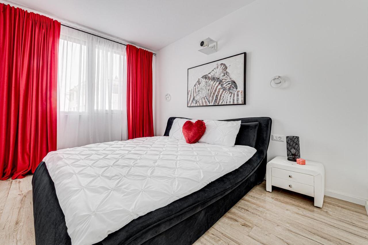 Ferienwohnung Ari Cinema Apartament With 2M Videoproiector Arad Exterior foto