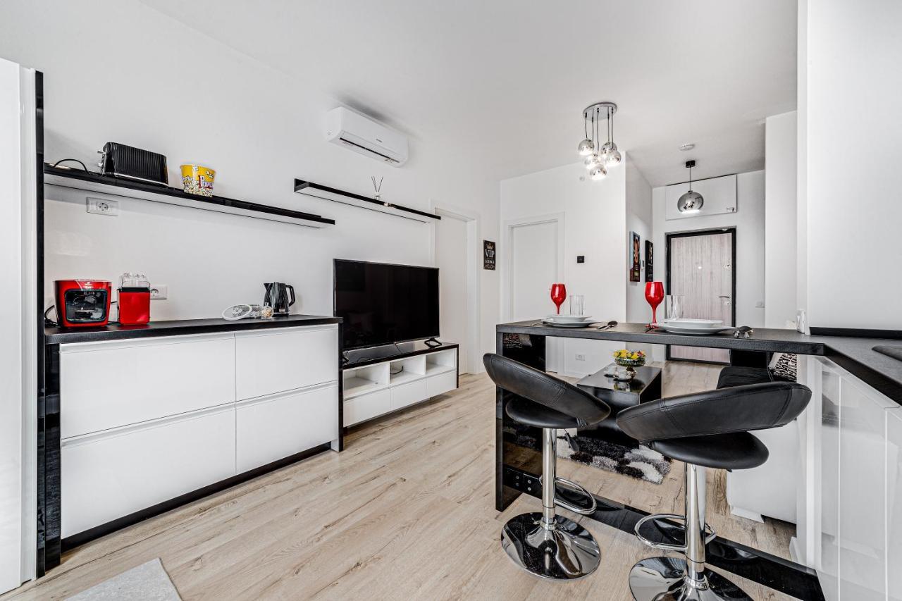 Ferienwohnung Ari Cinema Apartament With 2M Videoproiector Arad Exterior foto