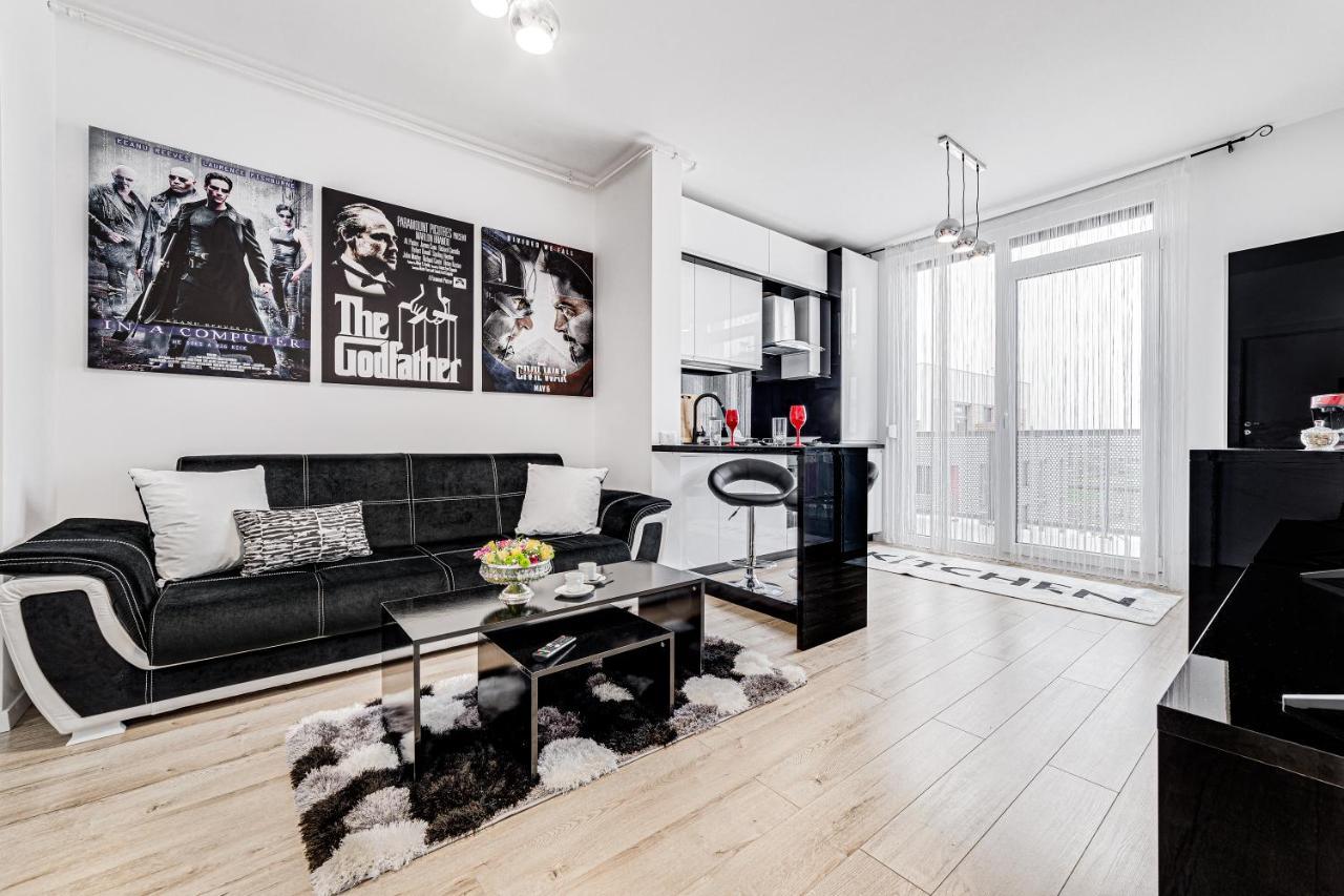 Ferienwohnung Ari Cinema Apartament With 2M Videoproiector Arad Exterior foto